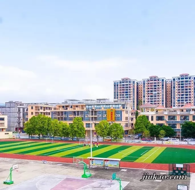 阳春市绵登中英文小学