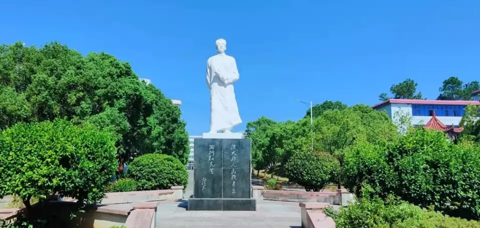 崇仁崇师高级中学
