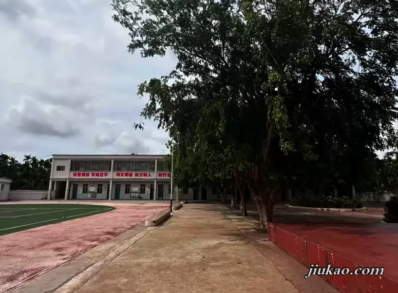 乐东黎族自治县黄流镇筑英学校4