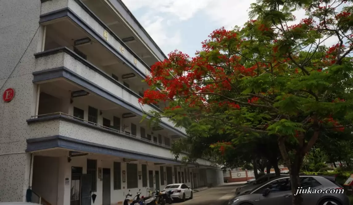 普宁市里湖中学2