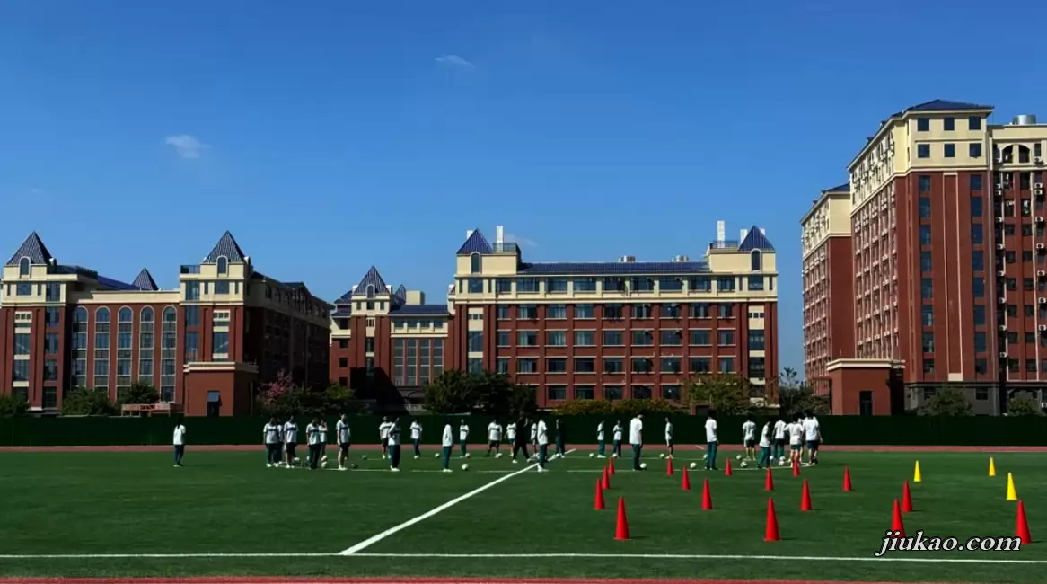 广州市白云区龙涛外国语实验学校2