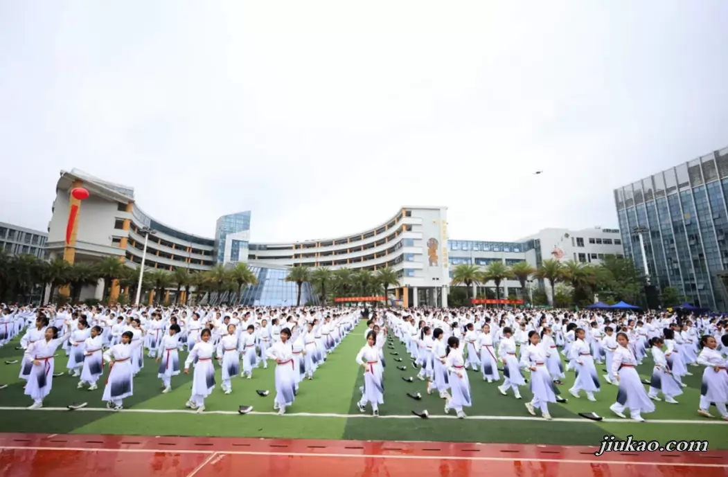 广州市番禺区恒润实验学校2