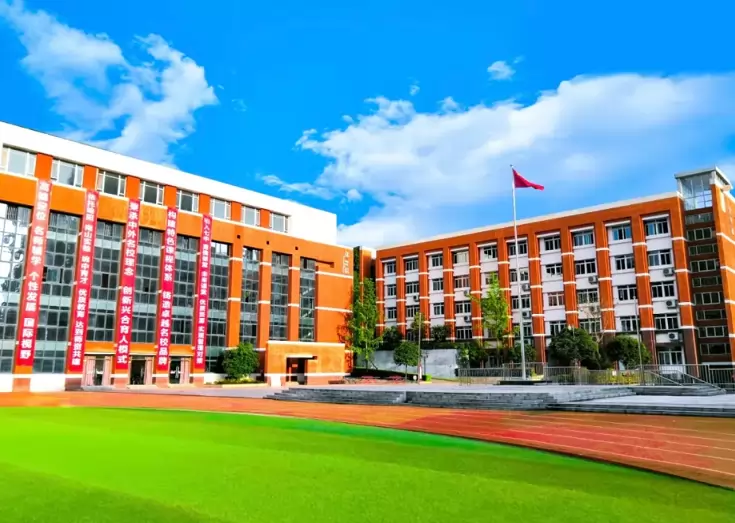 2025年巴中兴合实验学校中考成绩升学率