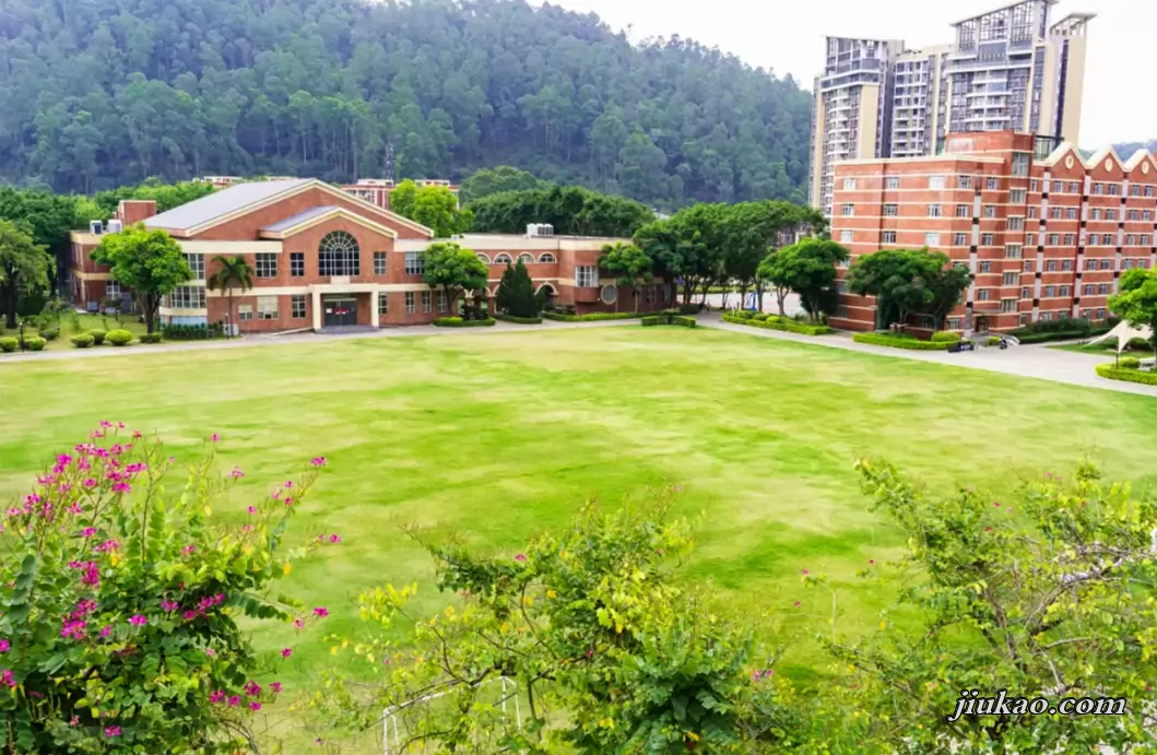 广州市南沙区维港青藤中学2