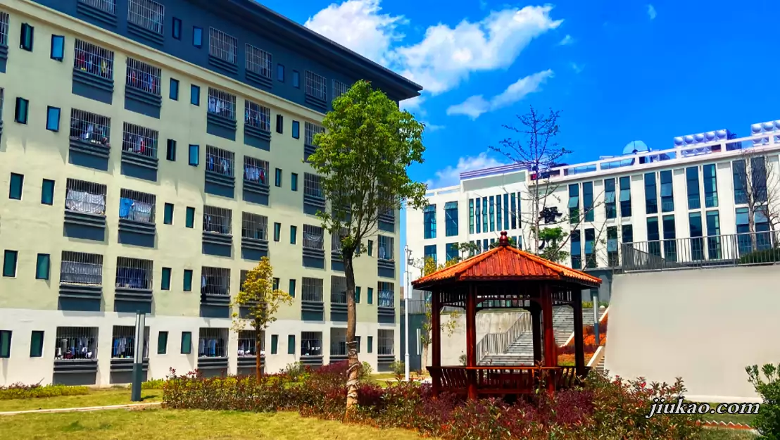 文山卧龙高级中学4