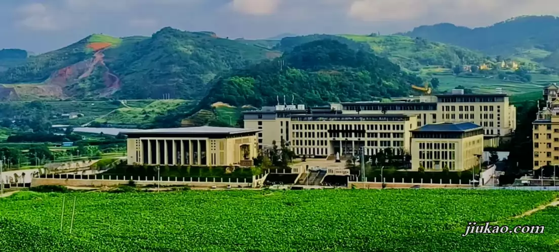 文山卧龙高级中学5