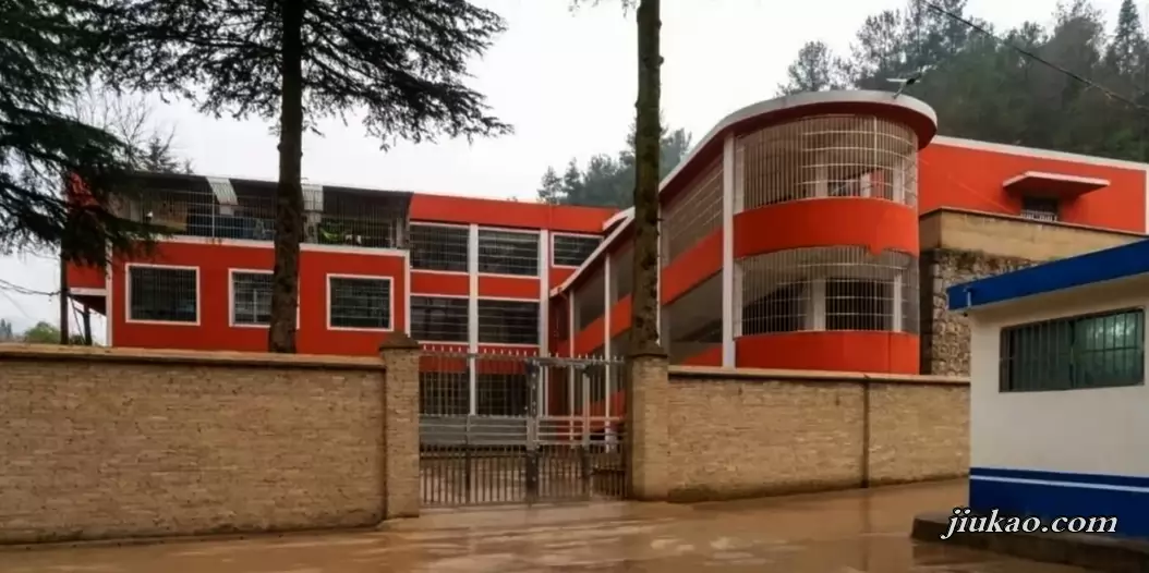 清镇三联学校1