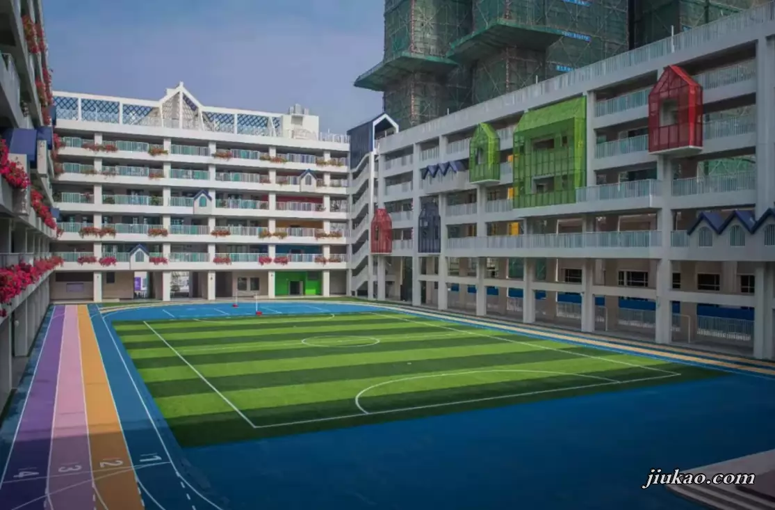 君临小学