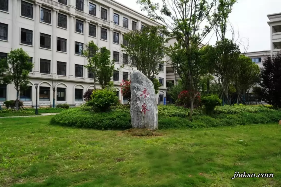 贵阳市第六中学3