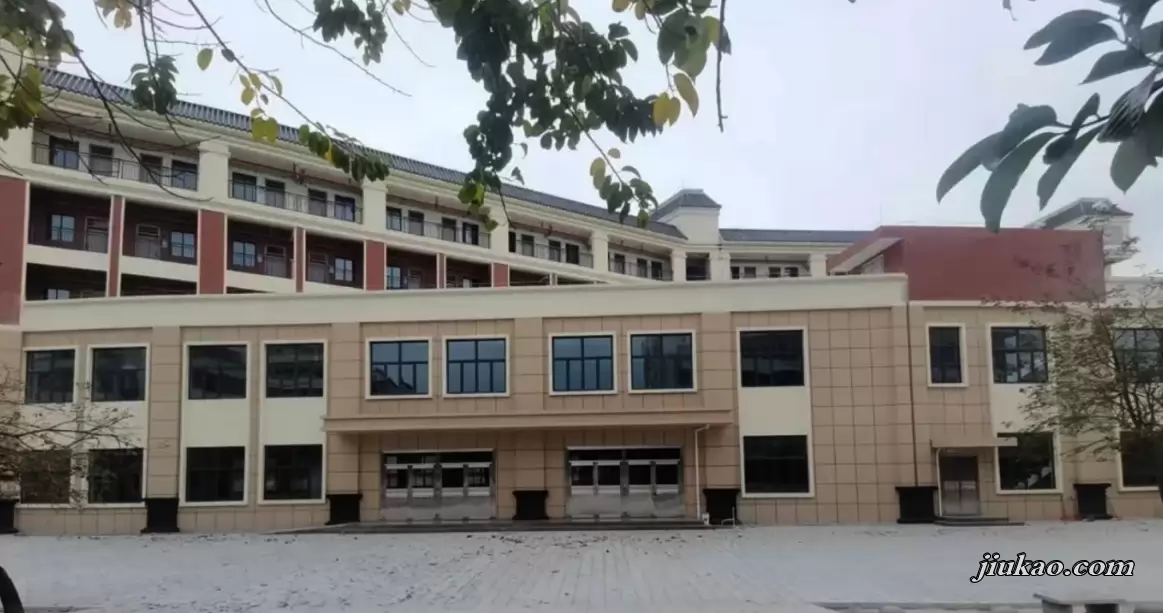 化州市杨梅中学