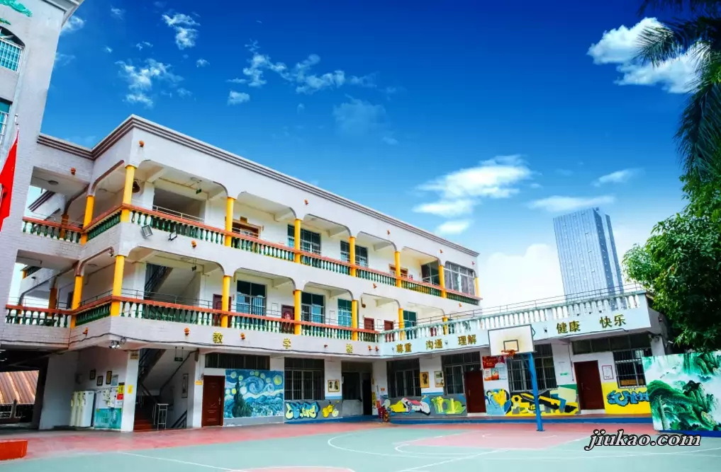 南宁市良庆区银海学校环境图