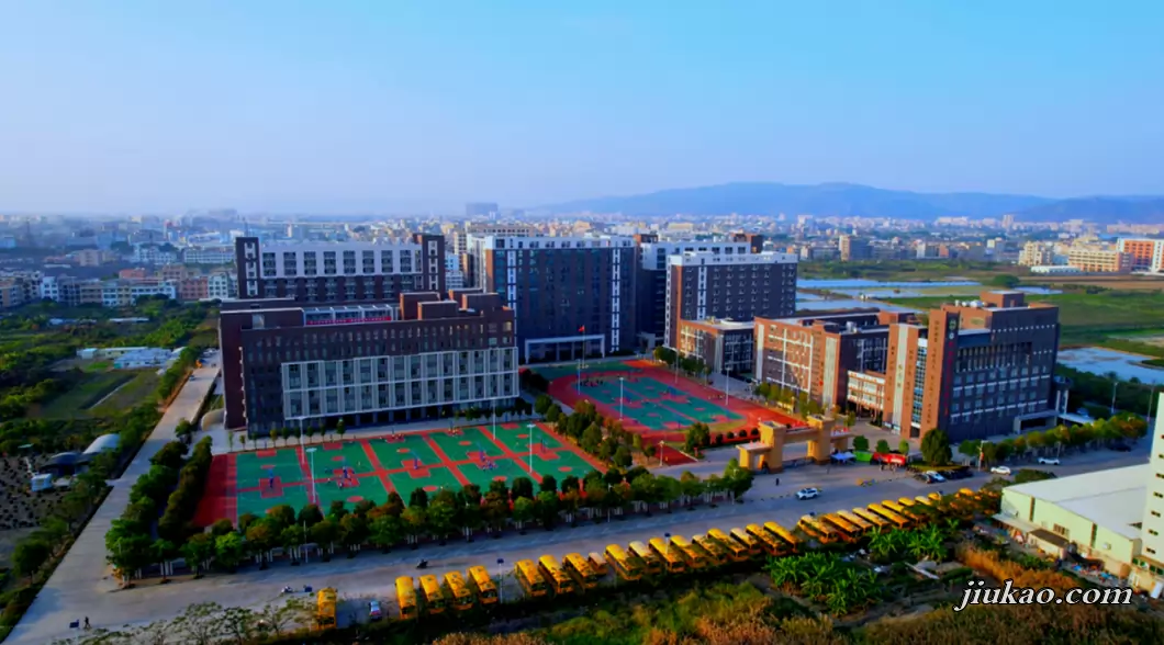 汕头市潮南区阳光实验学校
