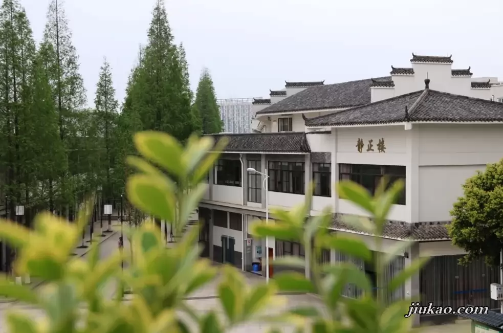 成都市龙泉驿区师一中学校校园环境图片