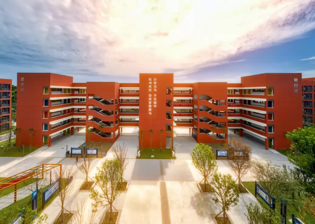 德阳市鸿鹄高级中学