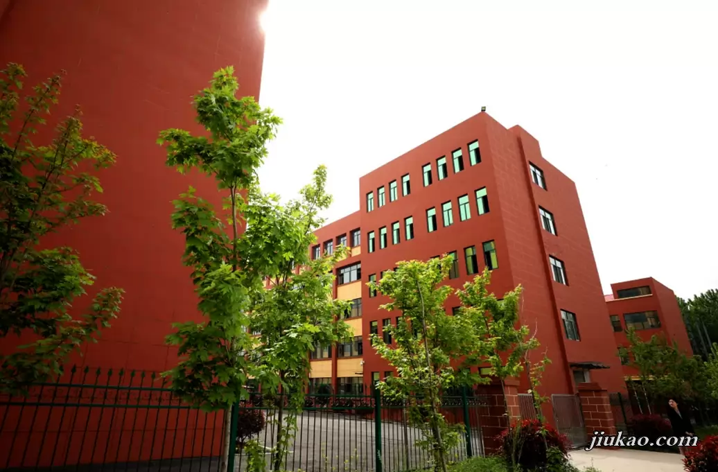 枣庄市台儿庄安泰高级中学校园环境图片2