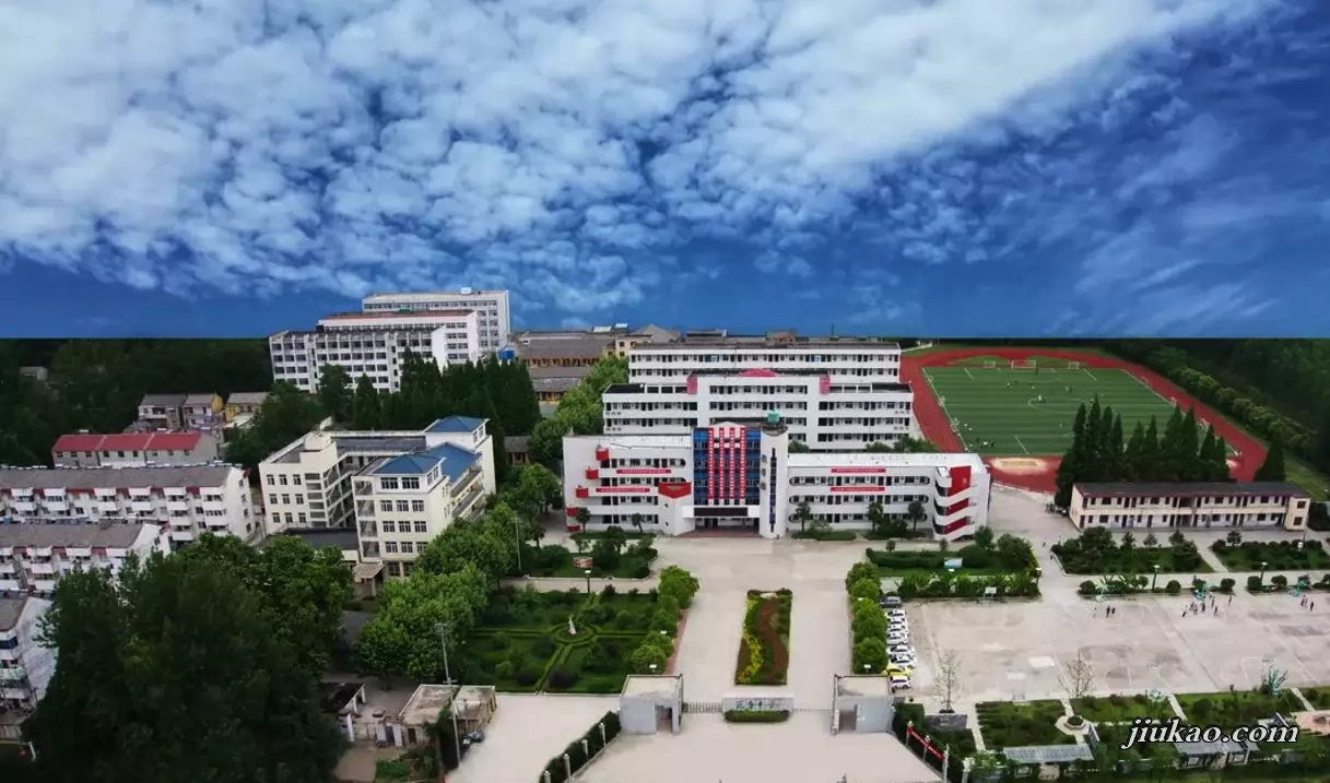 淮安市范集中学