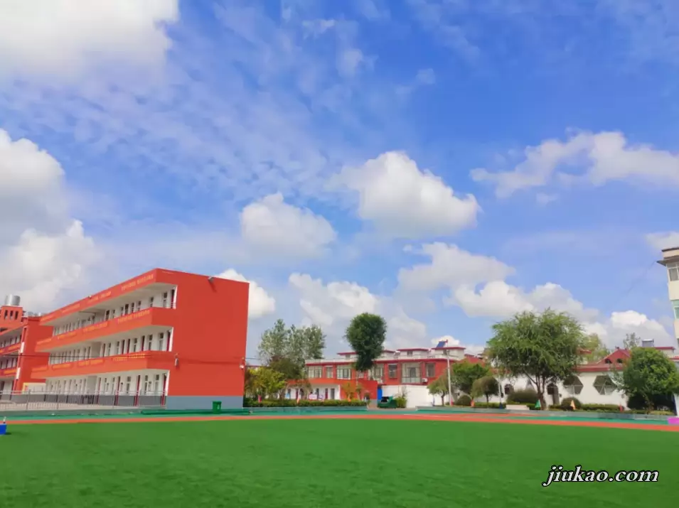 罗山县衡水高级中学2