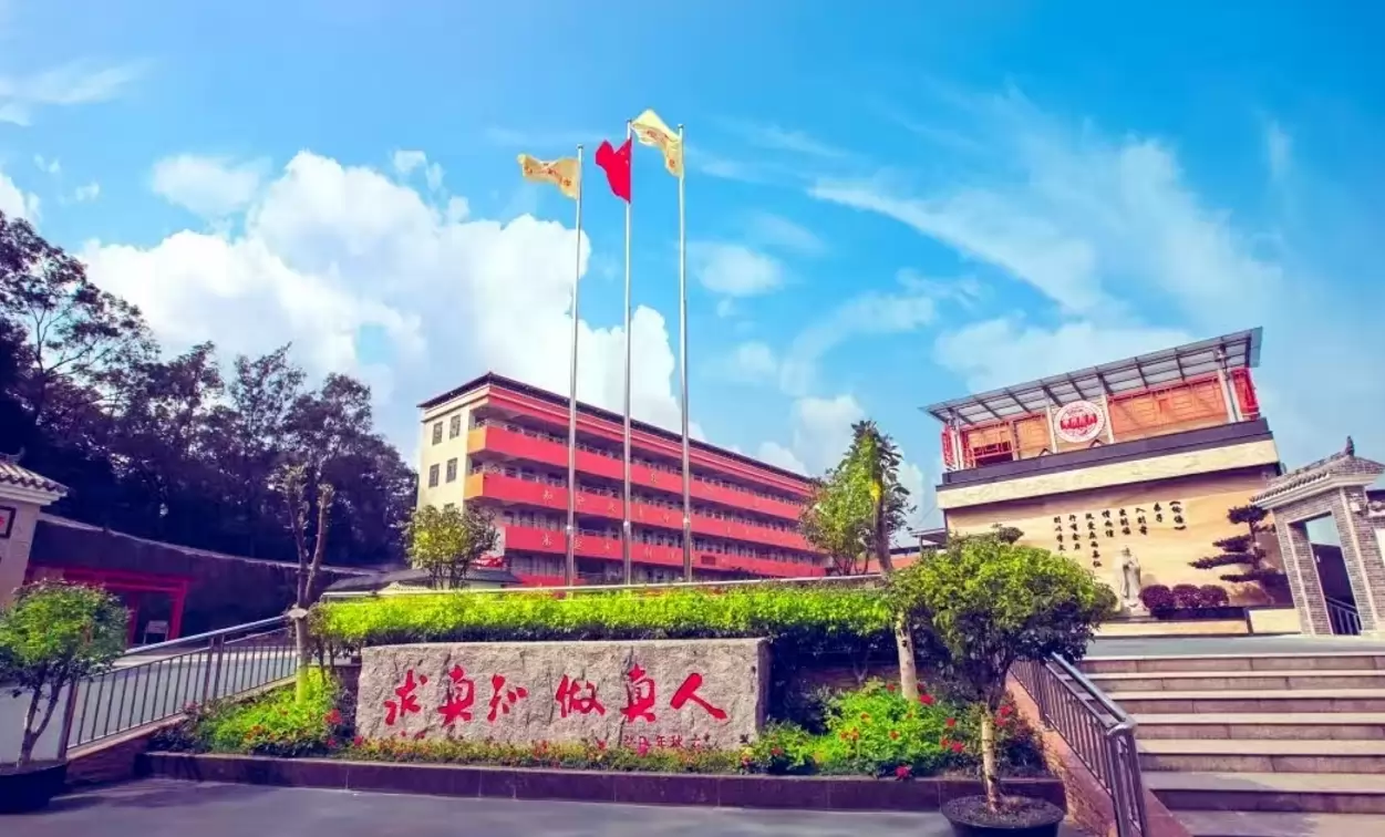 广州市白云区华龙小学