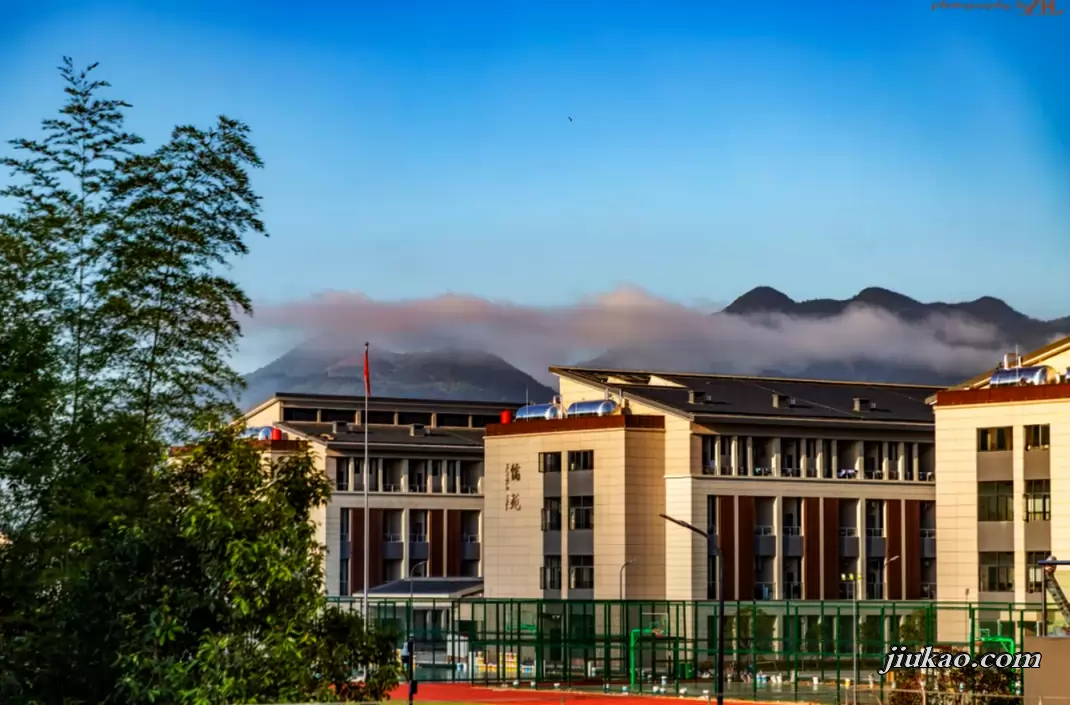 临海市培文中学2