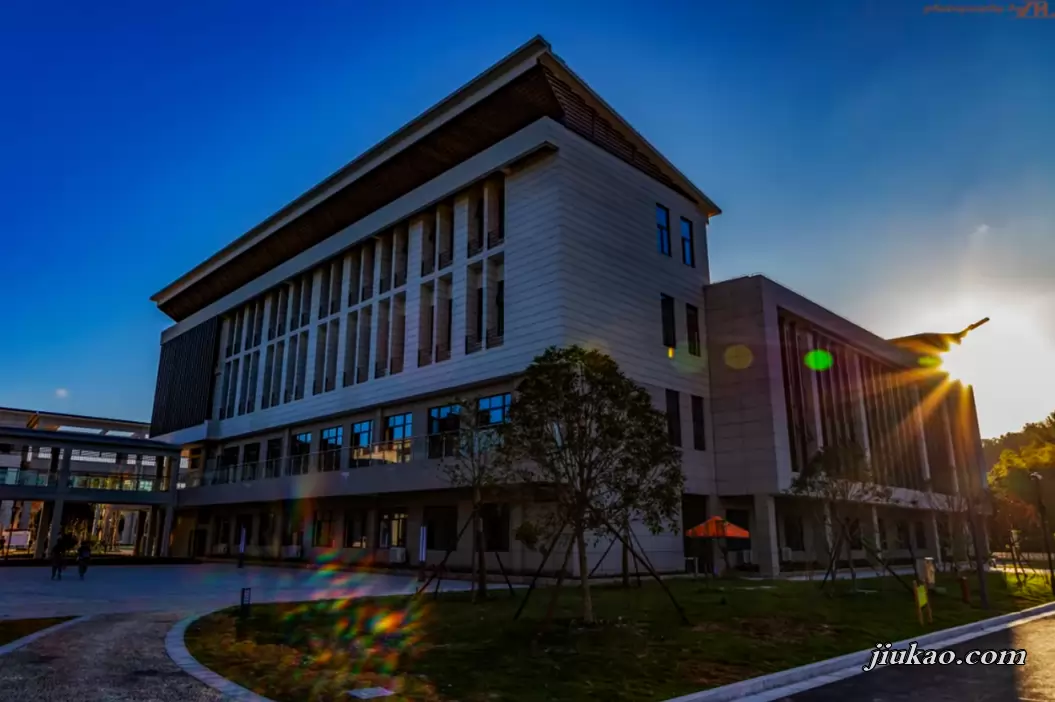 临海市培文中学