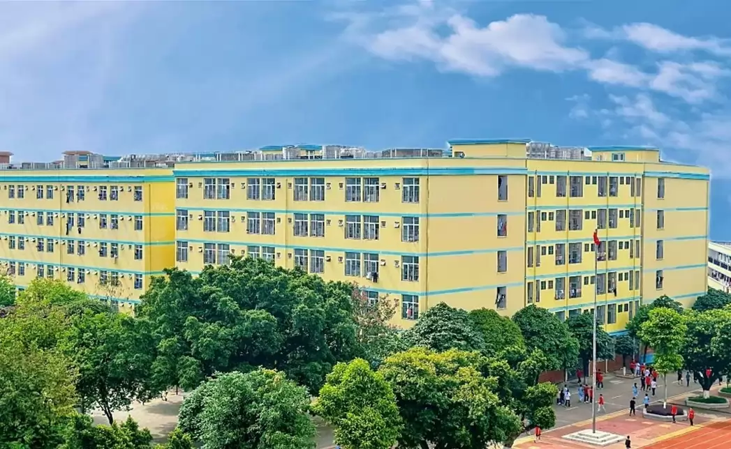 贵港市圣湖中学环境图片3