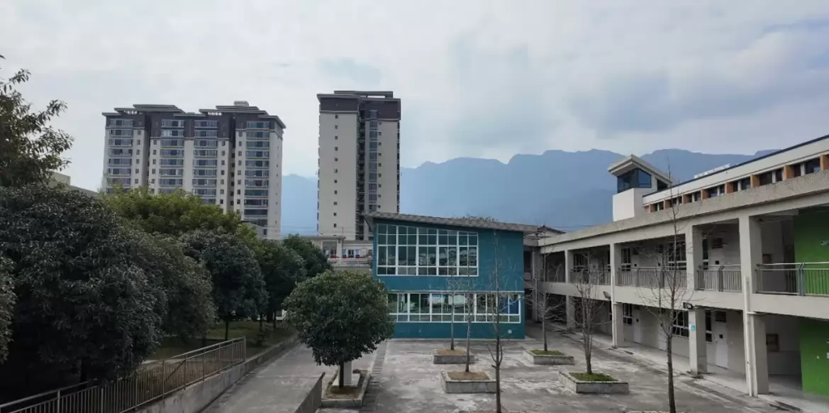 雅安市强项中学3