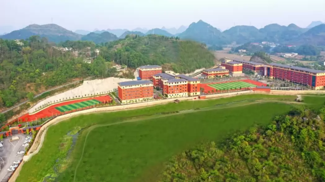 安顺市关岭薪传高级中学