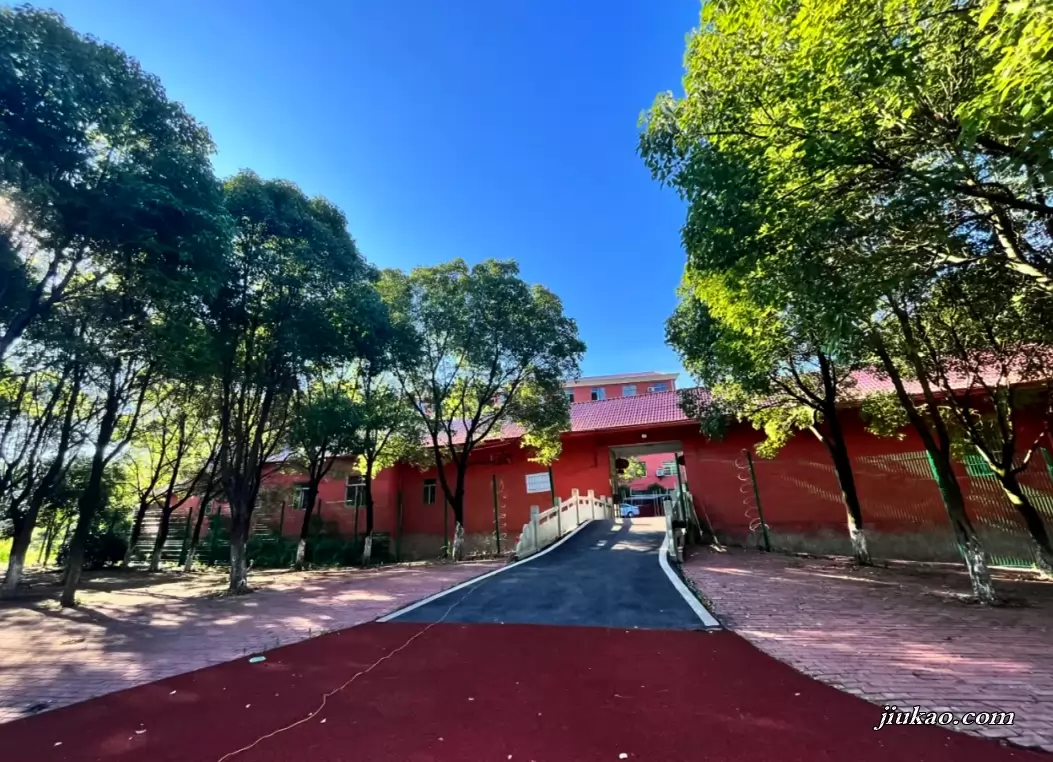 铅山县私立伟林学校2