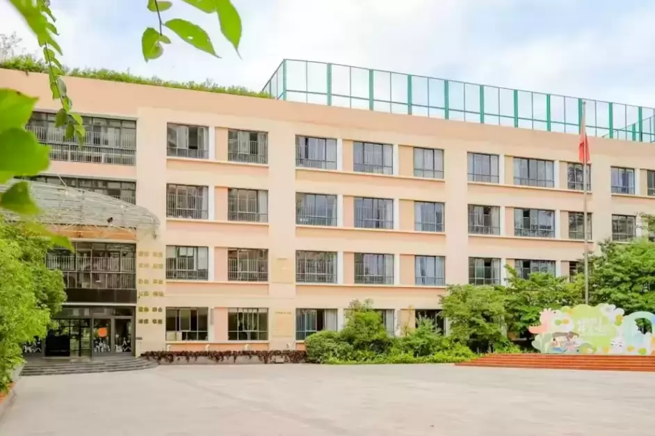昆明市五华区磊鑫外国语学校