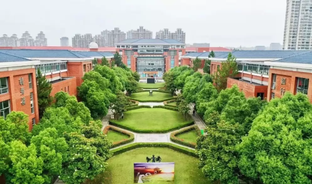 上海市西外外国语学校