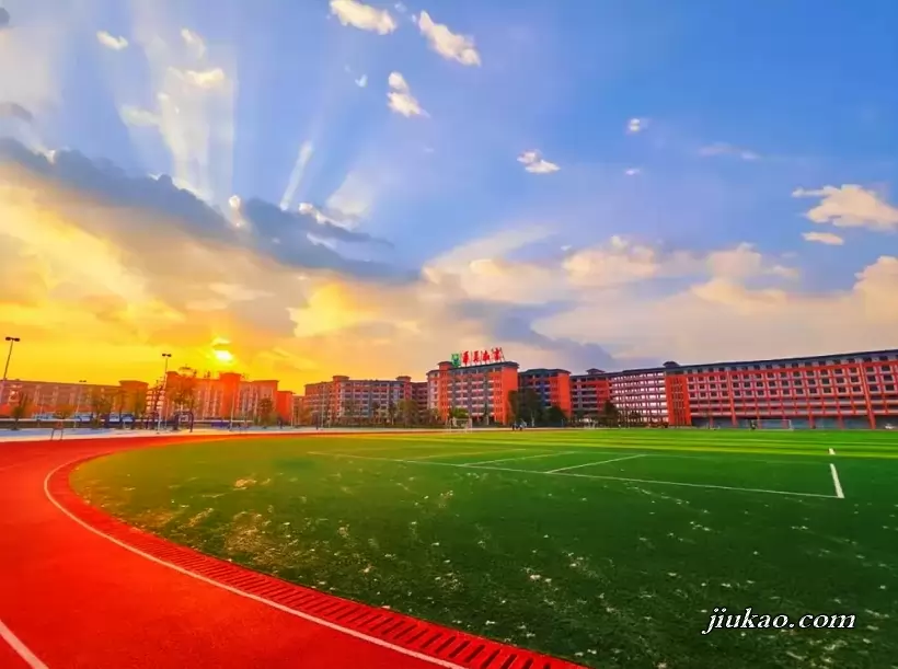 汕尾市普宁华美实验学校