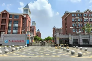 2026年罗山县宝城外国语学校高中部招生简章