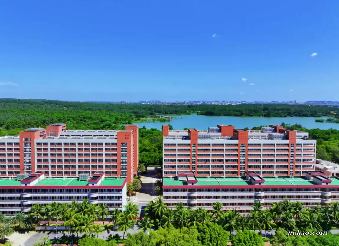 湛江市崇文实验学校
