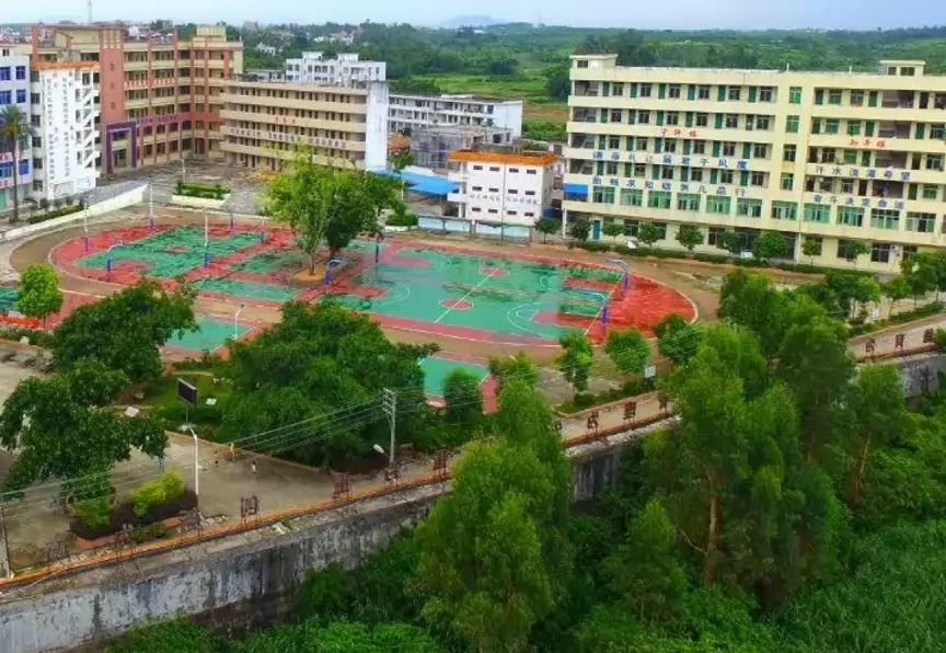 廉江市良垌中学